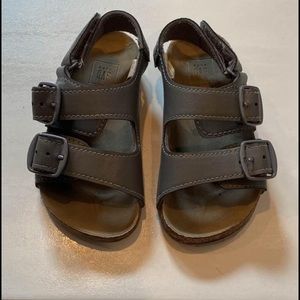 GAP TODDLER faux leather Cork Sandal Size 7-8
In great used condition